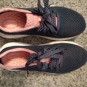 Crocs LiteRide Pacers Womans 6 water shoes sneakers